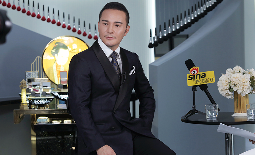 新(xin)浪“70人(ren)獻禮70年(nian)”專(zhuan)訪: 毛戈平談實業傢(jia)責任，創建(jian)屬于(yu)中(zhong)國(guo)的(de)高(gao)端美妝品(pin)牌